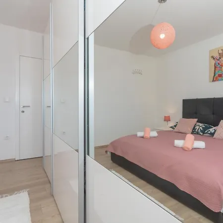 Franchese Apartment *